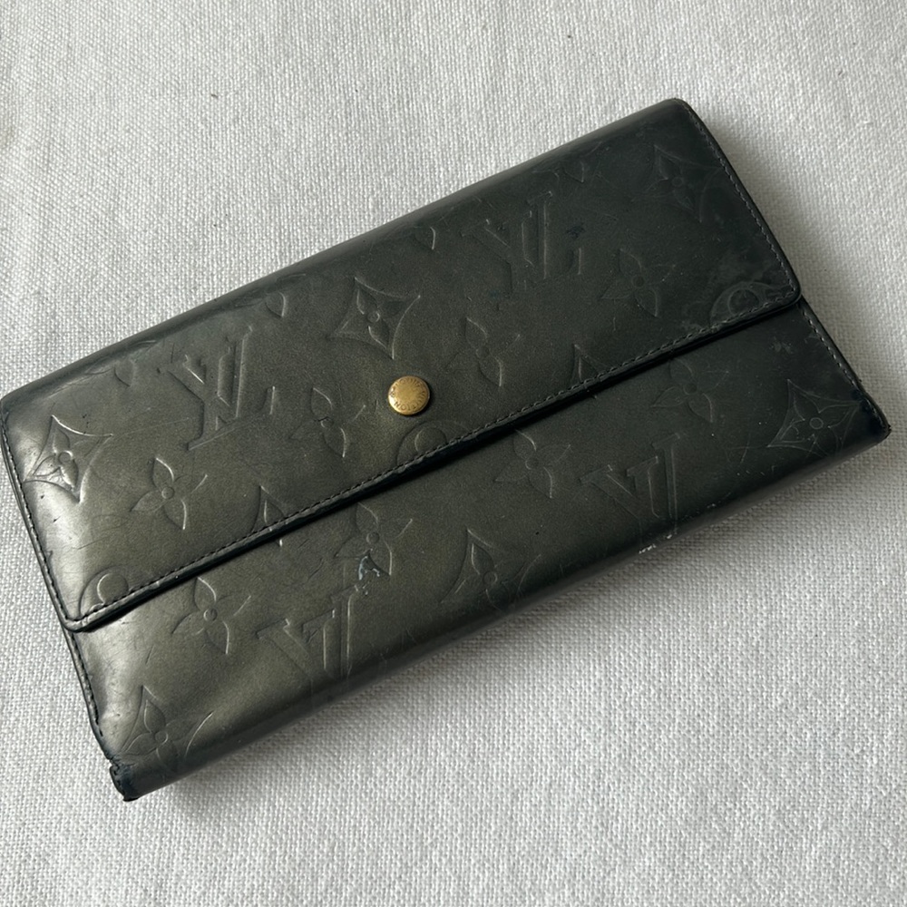 Louis Vuitton Gris Art Deco Monogram Vernis Sarah Wallet